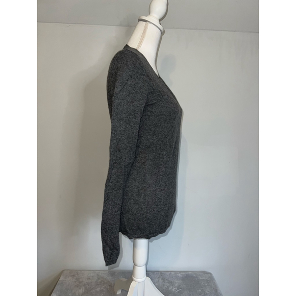 Women's Charter Club gray Cashmere V-Neck Sweater SMALL - Picture 3 of 7